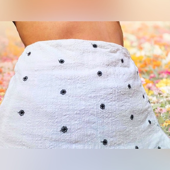 NWT Zara White Floral Embroidered Ruffle mini Skirt XXL XL - Picture 5 of 5